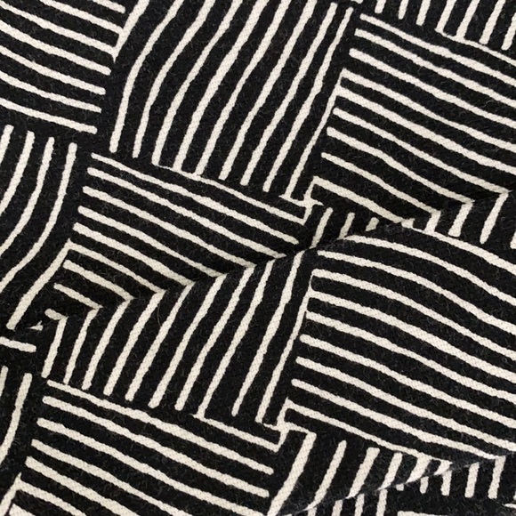 Banana Republic cuffed shorts - Picture 3 of 4